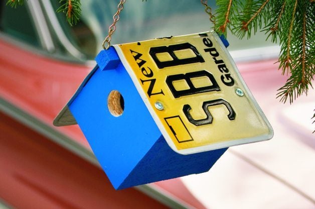 Build a License Plate Birdhouse | Backyard Projects - Birds and Blooms