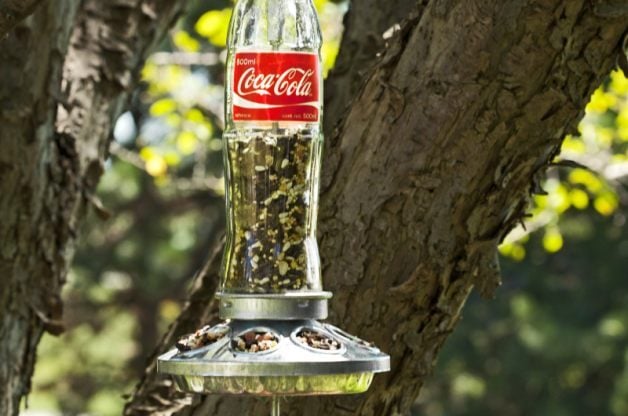 Soda-Bottle-Homemade-Bird-Feeder-Horizontal.jpg