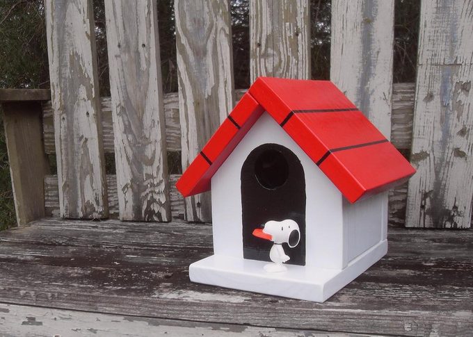 Snoopy doghouse birdhouse