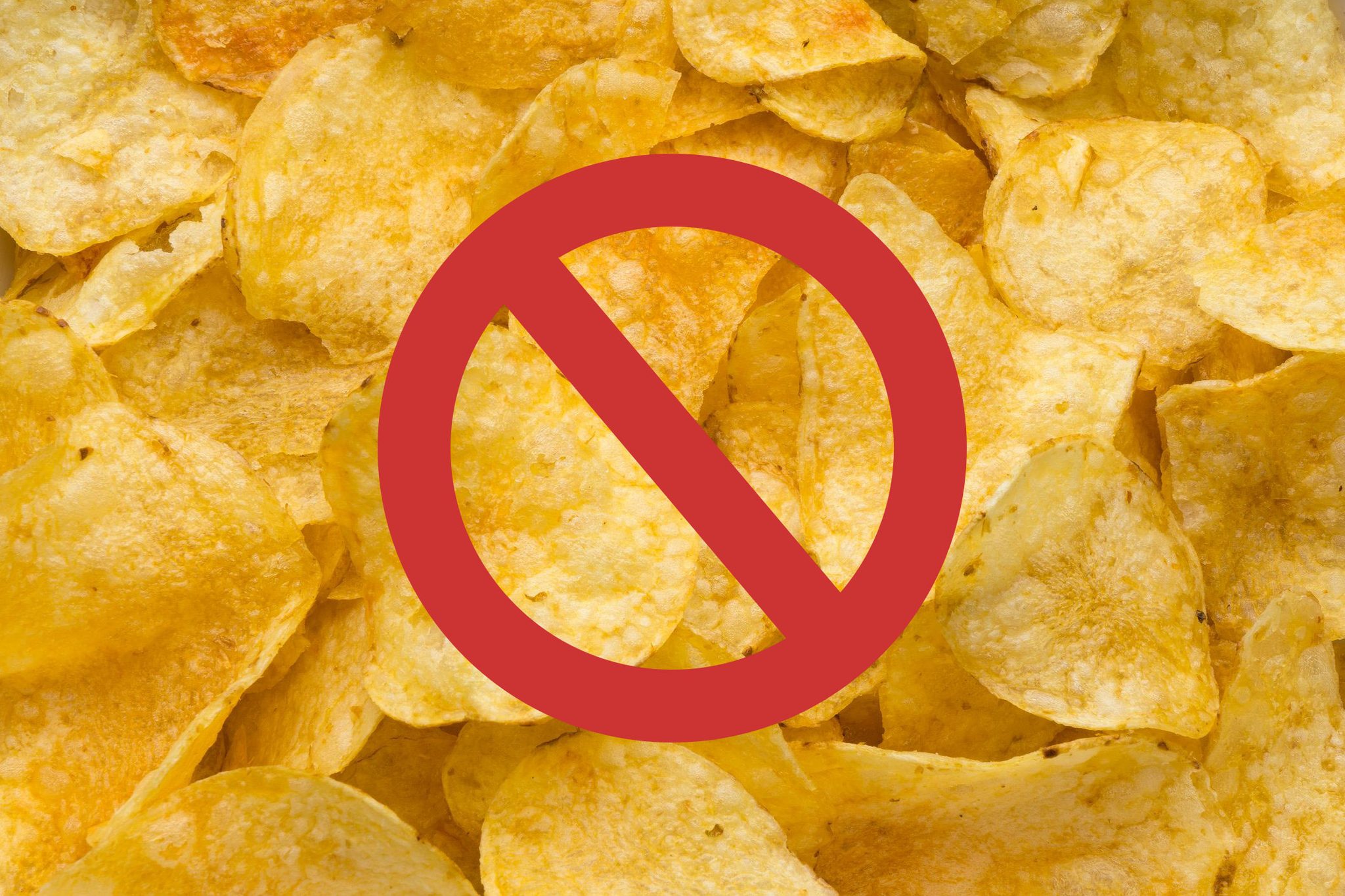 can birds eat bread, potato chips with "no" symbol overlay